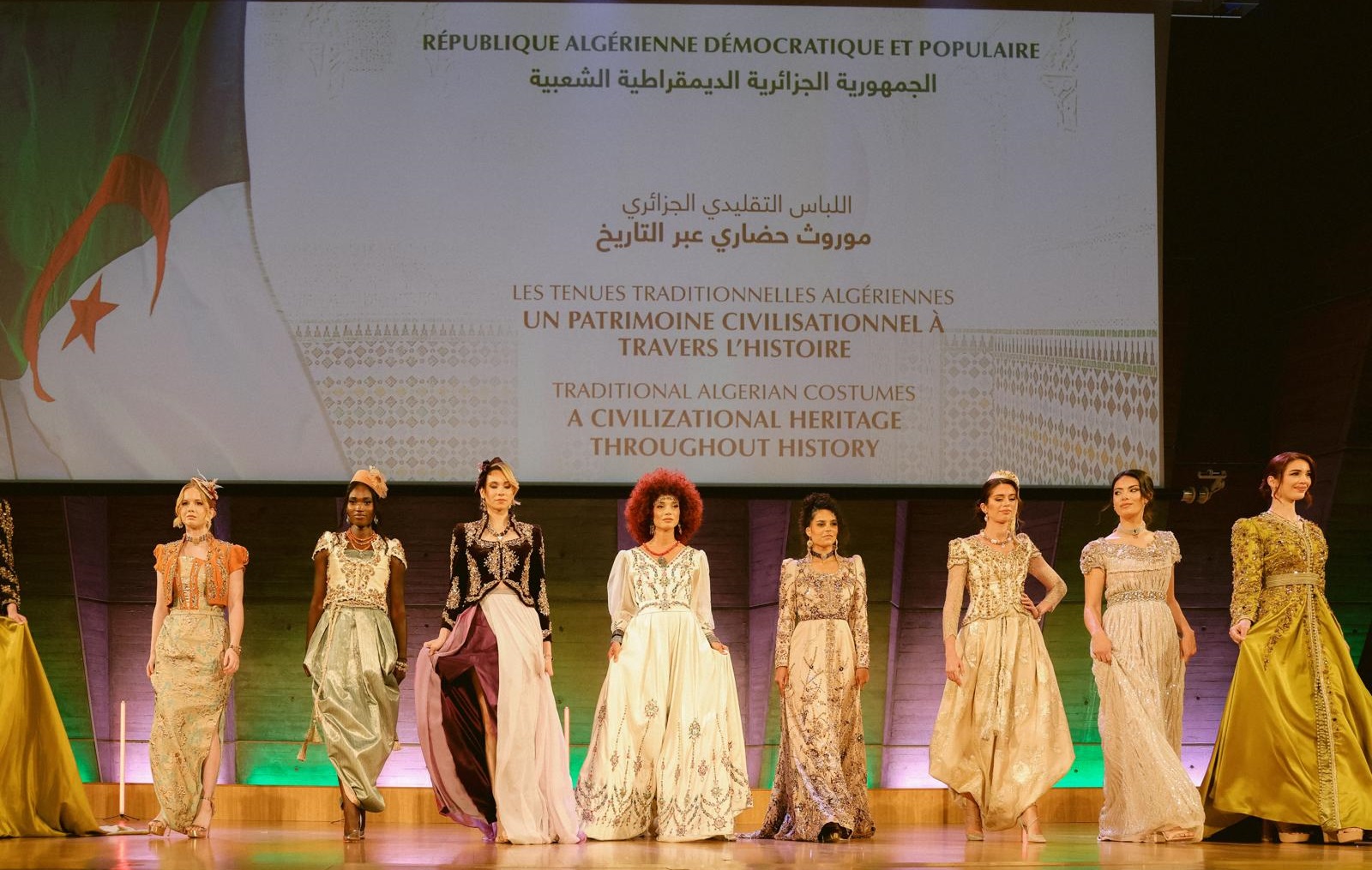 2024 05 22 181 2 Défilé de mode africain à lUNESCO LAlgérie Blouza Caftan Melehfa Mehlfa Karakou Gandoura Ghlila Badroune comp
